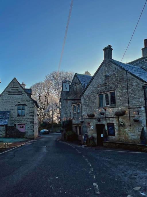 Bear Inn - Bisley Bisley  Extérieur photo