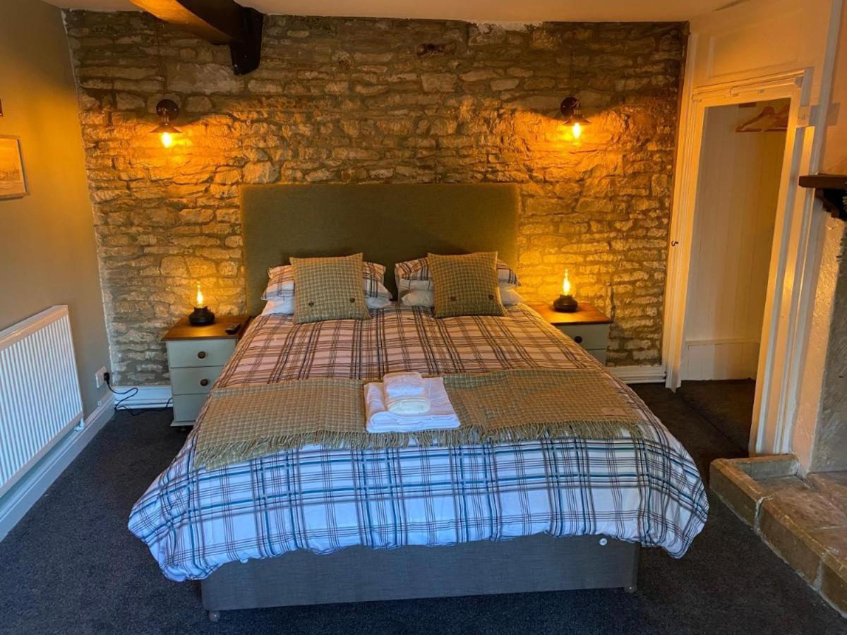 Bear Inn - Bisley Bisley  Extérieur photo