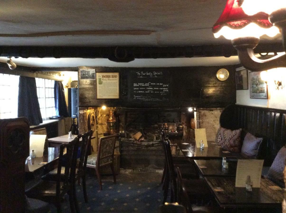 Bear Inn - Bisley Bisley  Extérieur photo