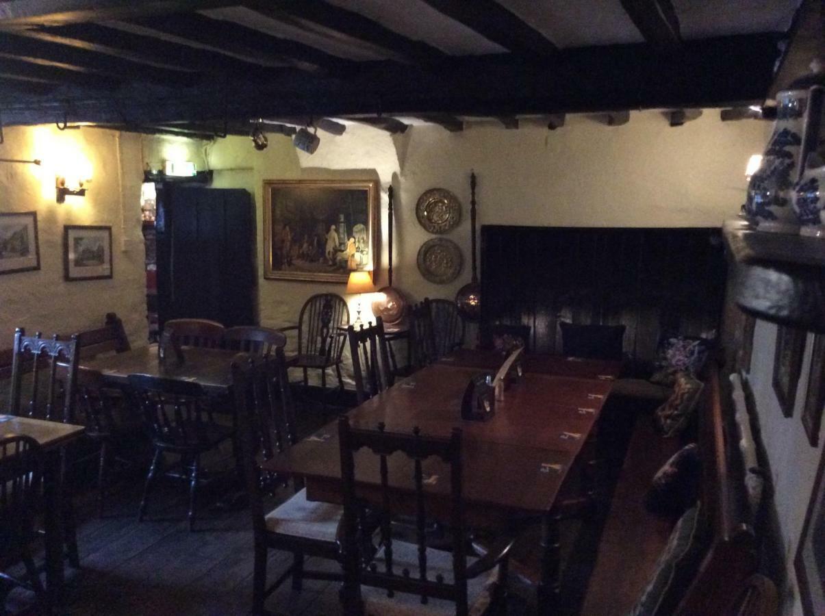 Bear Inn - Bisley Bisley  Extérieur photo