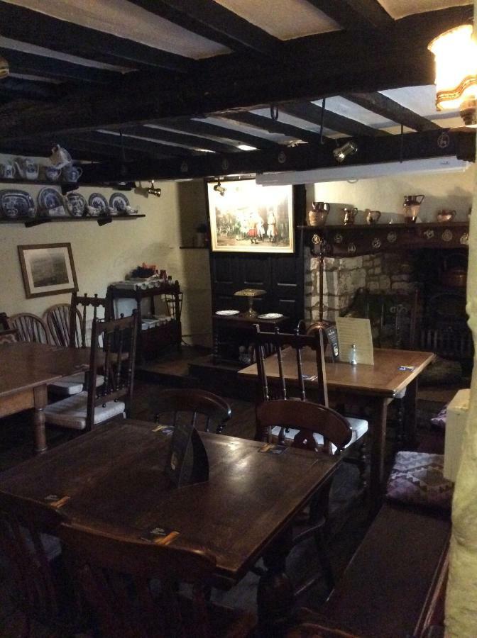 Bear Inn - Bisley Bisley  Extérieur photo