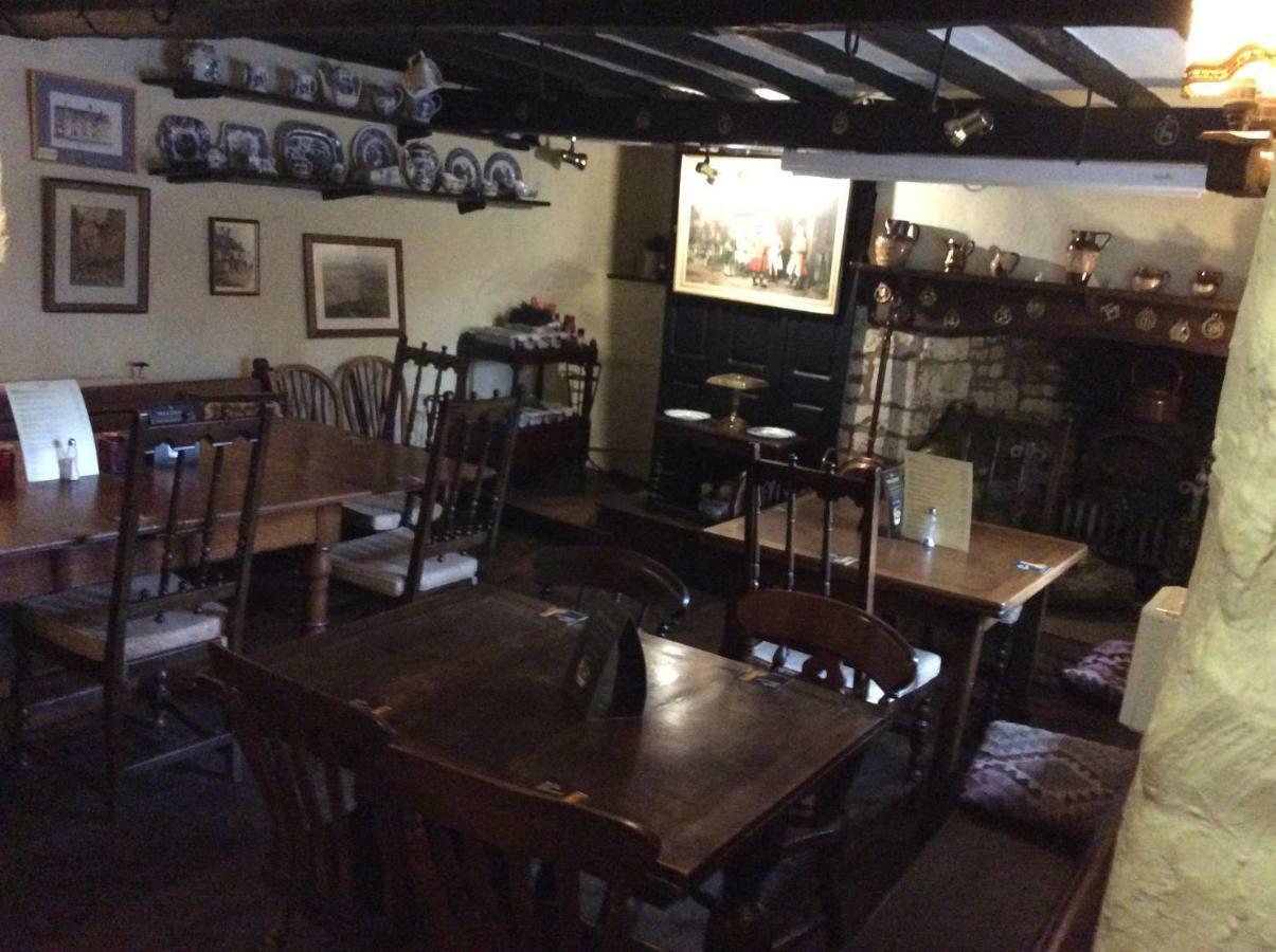 Bear Inn - Bisley Bisley  Extérieur photo